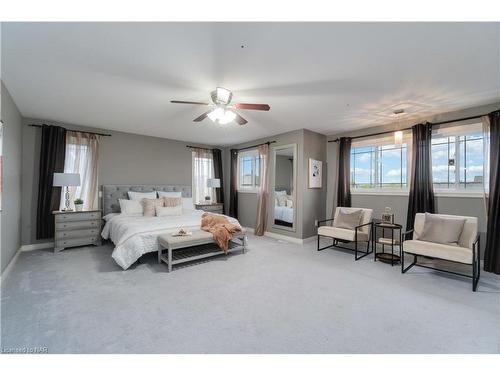 6520 Richard Crescent, Niagara Falls, ON - Indoor Photo Showing Bedroom