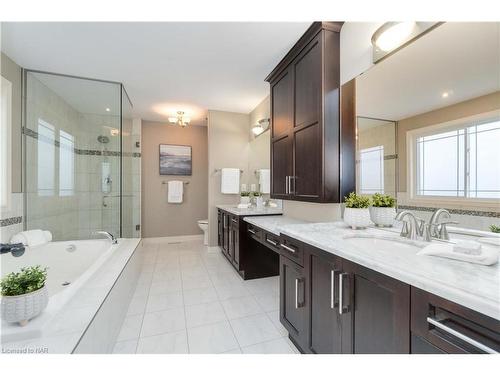 6520 Richard Crescent, Niagara Falls, ON - Indoor Photo Showing Bathroom