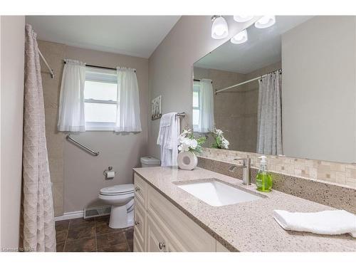 4144 Odessa Court, Niagara Falls, ON - Indoor Photo Showing Bathroom