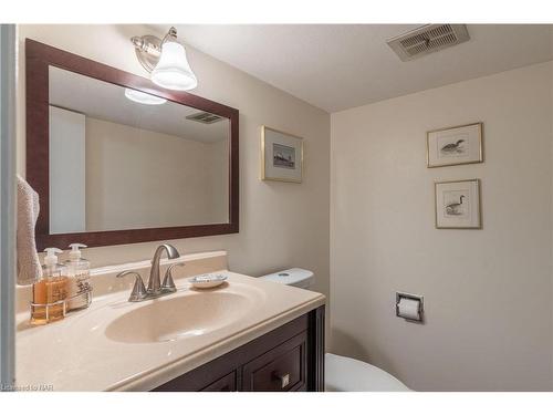 4144 Odessa Court, Niagara Falls, ON - Indoor Photo Showing Bathroom