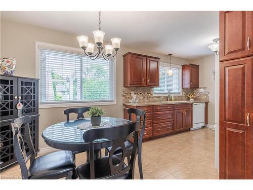 4144 Odessa Court, Niagara Falls, ON - Indoor Photo Showing Dining Room