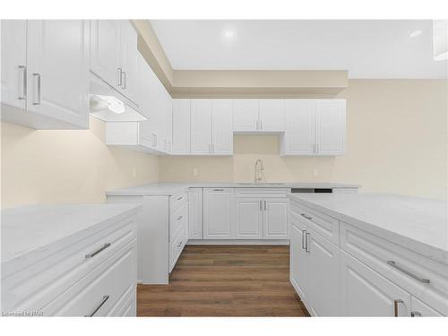 201 Hodgkins Avenue Avenue, Thorold, ON - Indoor Photo Showing Kitchen