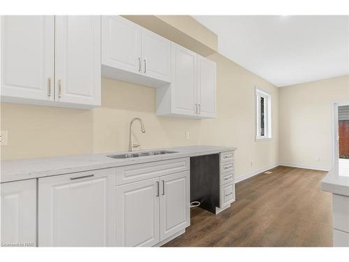 201 Hodgkins Avenue Avenue, Thorold, ON - Indoor Photo Showing Kitchen