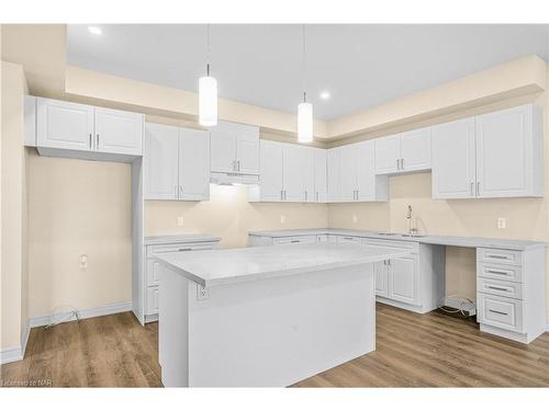 201 Hodgkins Avenue Avenue, Thorold, ON - Indoor Photo Showing Kitchen