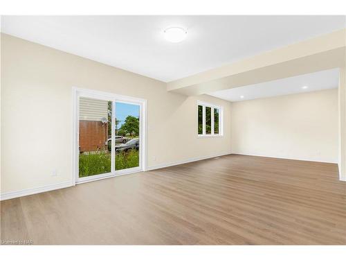 201 Hodgkins Avenue Avenue, Thorold, ON - Indoor Photo Showing Other Room