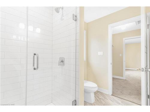 201 Hodgkins Avenue Avenue, Thorold, ON - Indoor Photo Showing Bathroom