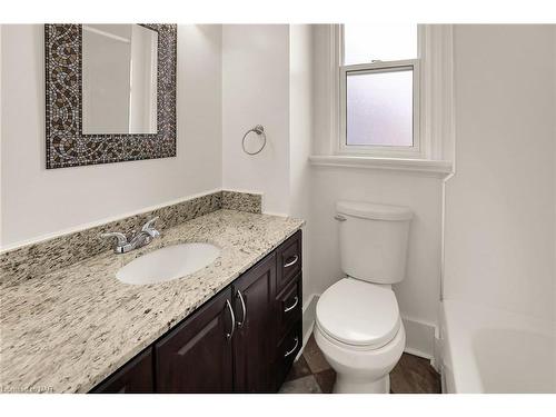 4830 Ontario Avenue, Niagara Falls, ON - Indoor Photo Showing Bathroom