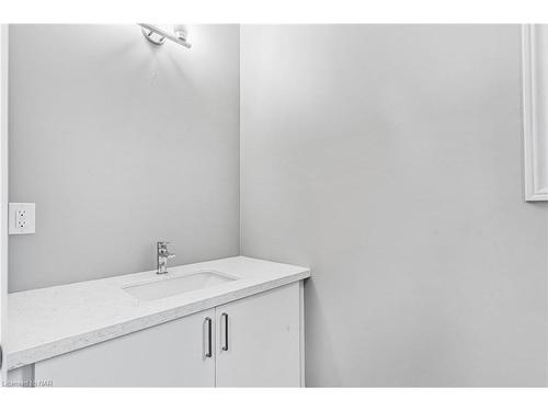 191 Hodgkins Avenue Avenue, Thorold, ON - Indoor Photo Showing Bathroom