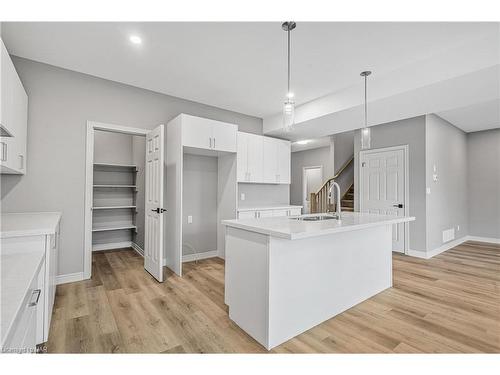 191 Hodgkins Avenue Avenue, Thorold, ON - Indoor Photo Showing Kitchen