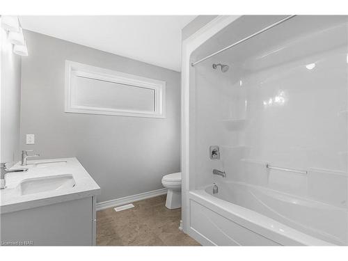 191 Hodgkins Avenue Avenue, Thorold, ON - Indoor Photo Showing Bathroom