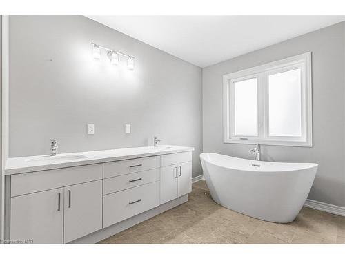 191 Hodgkins Avenue Avenue, Thorold, ON - Indoor Photo Showing Bathroom