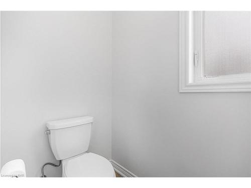 186 Hodgkins Avenue Avenue, Thorold, ON - Indoor Photo Showing Bathroom