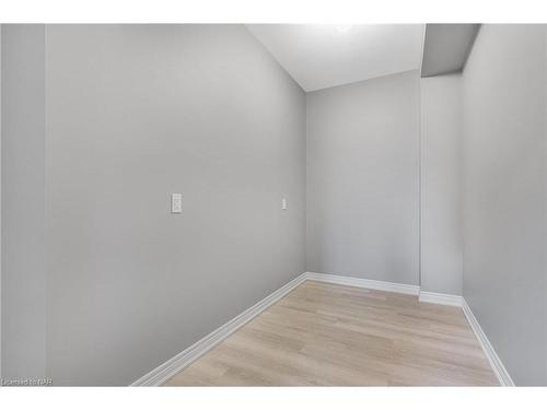 186 Hodgkins Avenue Avenue, Thorold, ON - Indoor Photo Showing Other Room