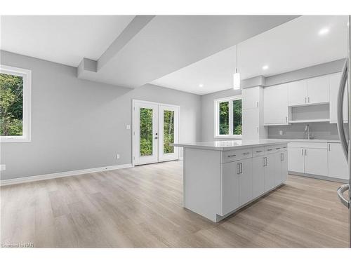 186 Hodgkins Avenue Avenue, Thorold, ON - Indoor Photo Showing Kitchen