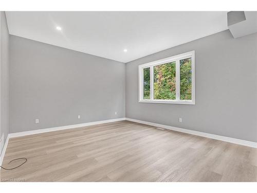 186 Hodgkins Avenue Avenue, Thorold, ON - Indoor Photo Showing Other Room