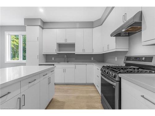 186 Hodgkins Avenue Avenue, Thorold, ON - Indoor Photo Showing Kitchen