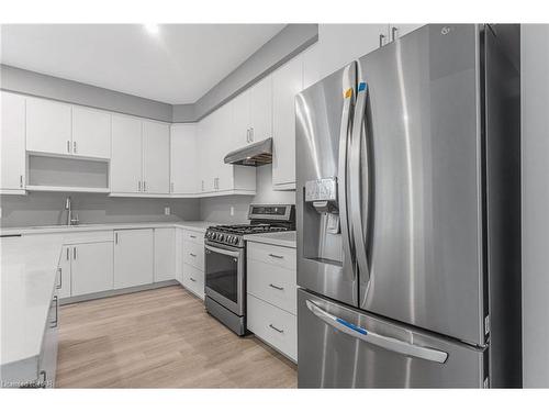 186 Hodgkins Avenue Avenue, Thorold, ON - Indoor Photo Showing Kitchen