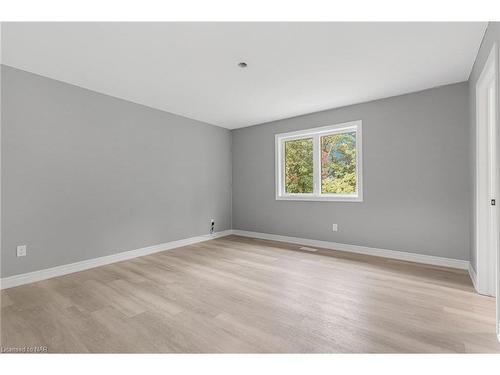 186 Hodgkins Avenue Avenue, Thorold, ON - Indoor Photo Showing Other Room