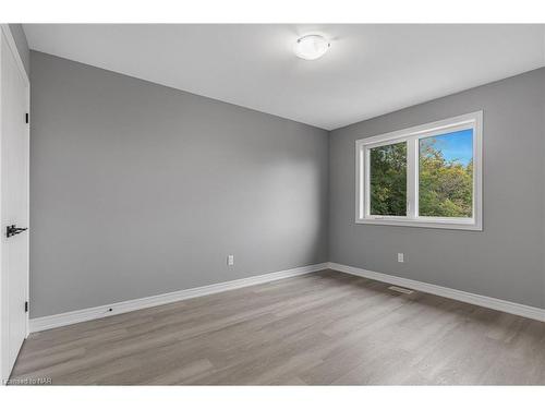 186 Hodgkins Avenue Avenue, Thorold, ON - Indoor Photo Showing Other Room