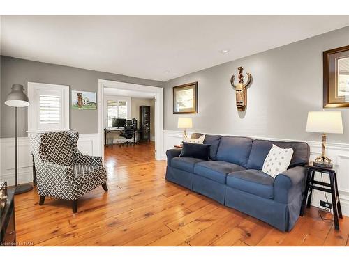 101 Main Street, St. Catharines, ON - Indoor Photo Showing Living Room