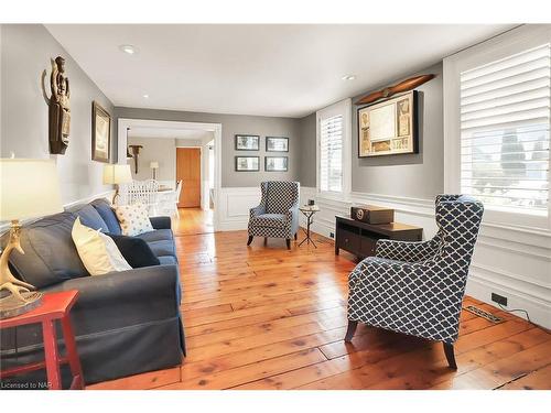 101 Main Street, St. Catharines, ON - Indoor Photo Showing Living Room