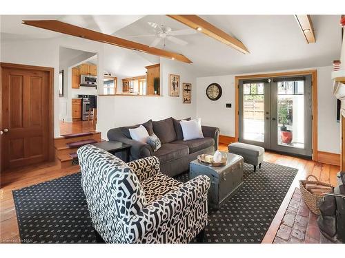 101 Main Street, St. Catharines, ON - Indoor Photo Showing Living Room