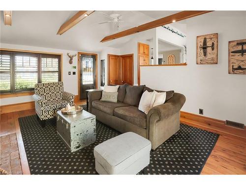 101 Main Street, St. Catharines, ON - Indoor Photo Showing Living Room