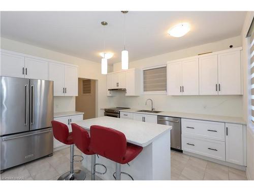 8077 Brookside Drive, Niagara Falls, ON - Indoor Photo Showing Kitchen With Stainless Steel Kitchen