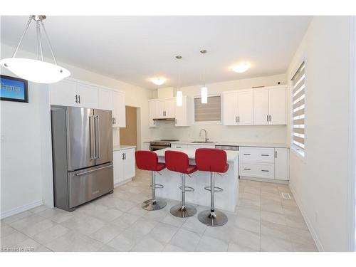 8077 Brookside Drive, Niagara Falls, ON - Indoor Photo Showing Kitchen