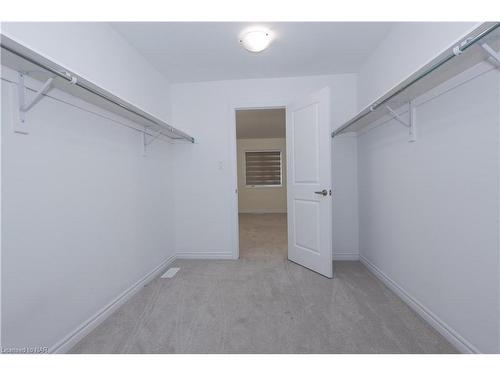 8077 Brookside Drive, Niagara Falls, ON - Indoor With Storage