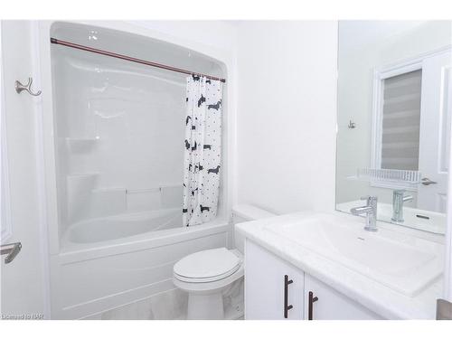 8077 Brookside Drive, Niagara Falls, ON - Indoor Photo Showing Bathroom