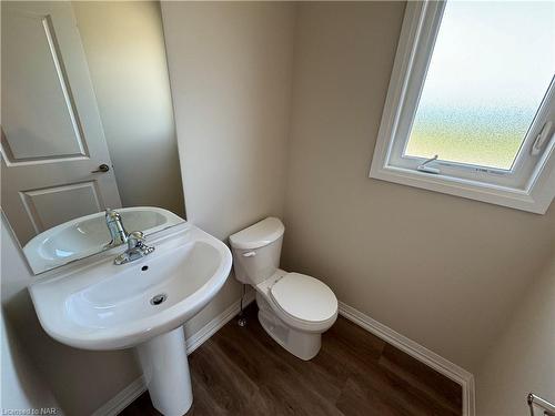 7401 Marvel Drive, Niagara Falls, ON - Indoor Photo Showing Bathroom