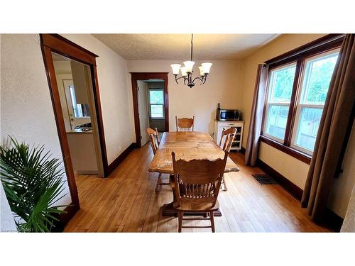 35 Victoria Street, Welland, ON - Indoor Photo Showing Dining Room