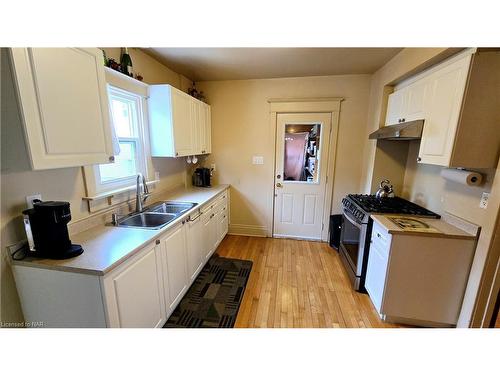 35 Victoria Street, Welland, ON - Indoor Photo Showing Kitchen With Double Sink