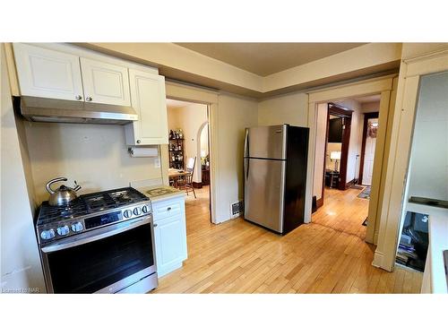 35 Victoria Street, Welland, ON - Indoor Photo Showing Kitchen