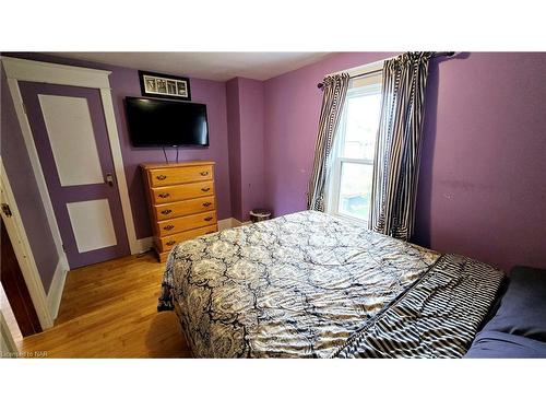 35 Victoria Street, Welland, ON - Indoor Photo Showing Bedroom