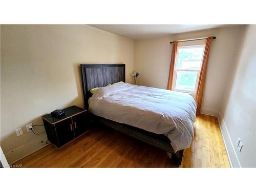 35 Victoria Street, Welland, ON - Indoor Photo Showing Bedroom