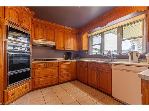 52 Chantler Road, Welland, ON - Indoor Photo Showing Kitchen With Double Sink