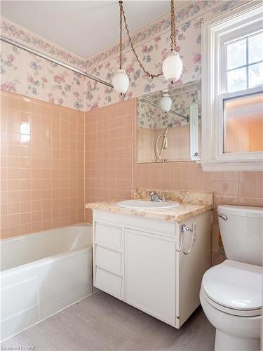 138 George Street, St. Catharines, ON - Indoor Photo Showing Bathroom
