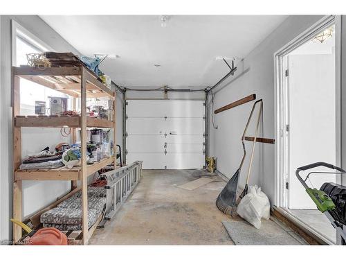 7693 Ronnie Crescent, Niagara Falls, ON - Indoor Photo Showing Garage