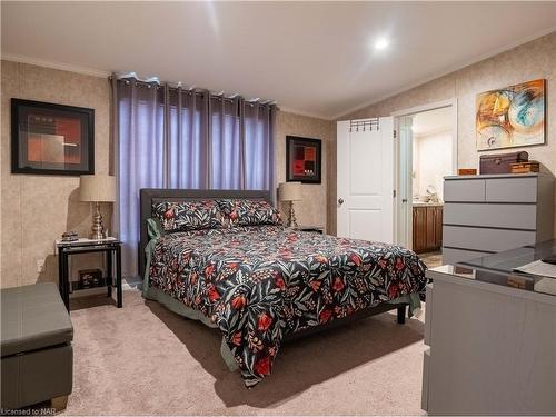 323-23 Four Mile Creek Road, Niagara-On-The-Lake, ON - Indoor Photo Showing Bedroom