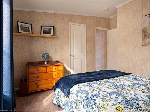 323-23 Four Mile Creek Road, Niagara-On-The-Lake, ON - Indoor Photo Showing Bedroom