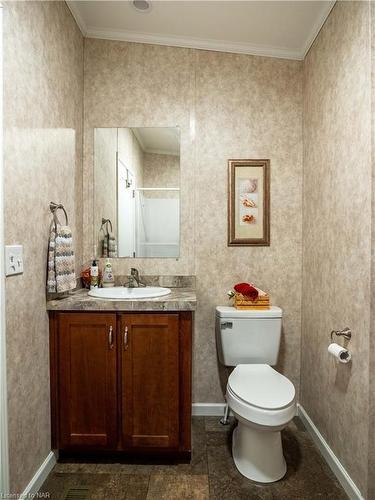 323-23 Four Mile Creek Road, Niagara-On-The-Lake, ON - Indoor Photo Showing Bathroom