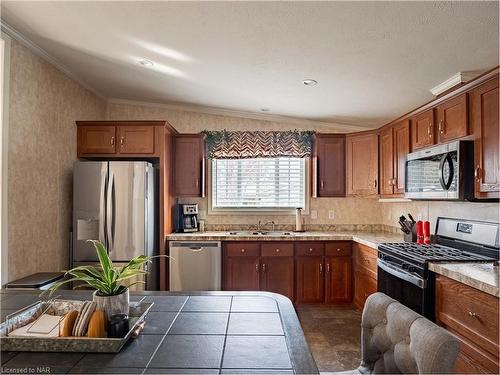 323-23 Four Mile Creek Road, Niagara-On-The-Lake, ON - Indoor Photo Showing Kitchen With Double Sink