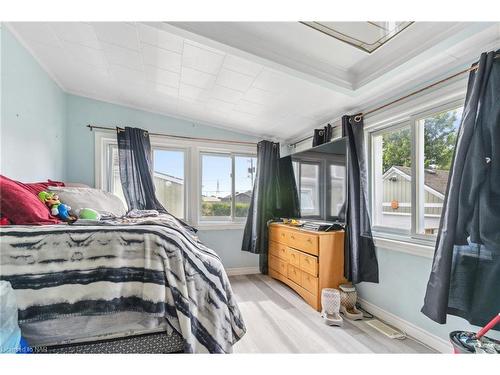 373 Killaly Street E, Port Colborne, ON - Indoor Photo Showing Bedroom