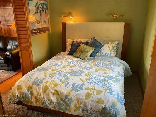 4337 Erie Rd Road, Crystal Beach, ON - Indoor Photo Showing Bedroom