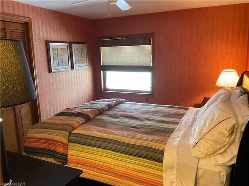 4337 Erie Rd Road, Crystal Beach, ON - Indoor Photo Showing Bedroom