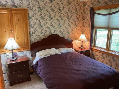 4337 Erie Rd Road, Crystal Beach, ON - Indoor Photo Showing Bedroom