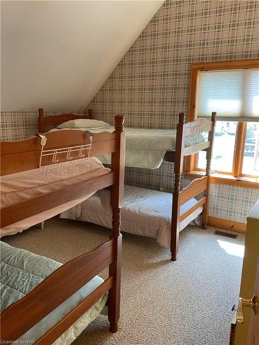 4337 Erie Rd Road, Crystal Beach, ON - Indoor Photo Showing Bedroom