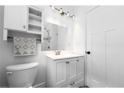 5901 Murray Street, Niagara Falls, ON - Indoor Photo Showing Bathroom